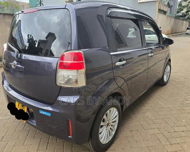 Toyota Spade 1.5 2013 Gray