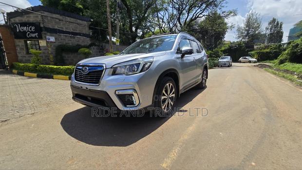 Subaru Forester Premium AWD 2019 Silver