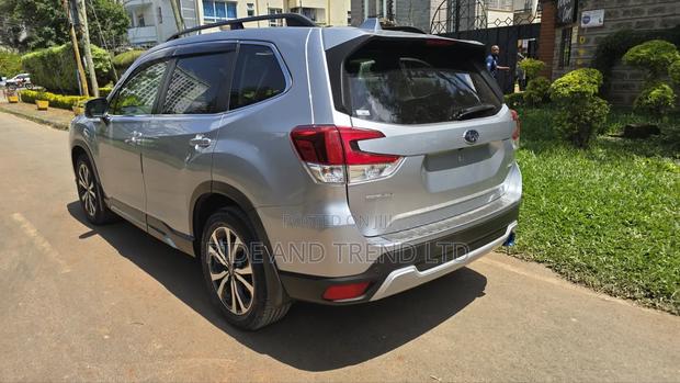 Subaru Forester Premium AWD 2019 Silver