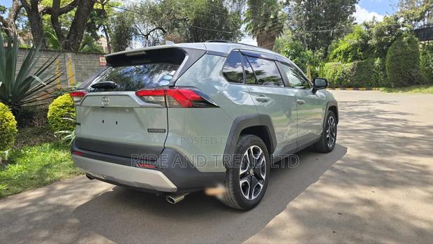 Toyota RAV4 Adventure AWD 2020 Green