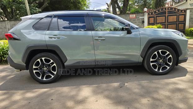 Toyota RAV4 Adventure AWD 2020 Green