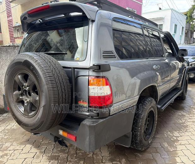 Toyota Land Cruiser 2002 Silver