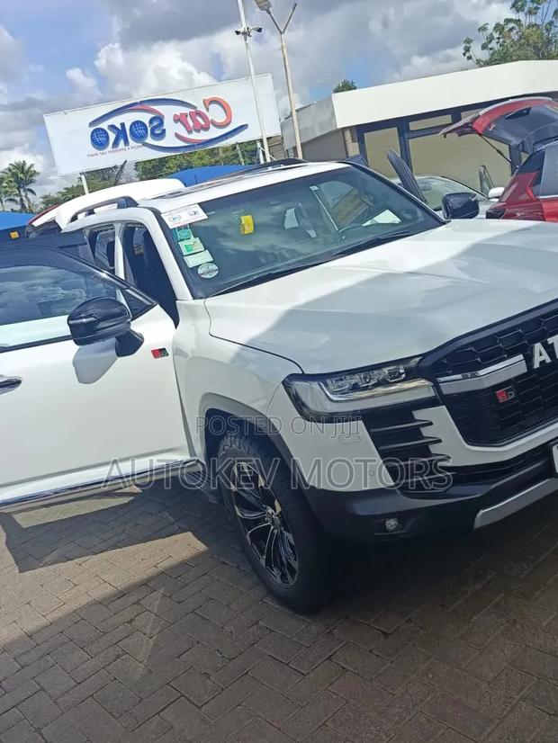 Toyota Land Cruiser 2022 White