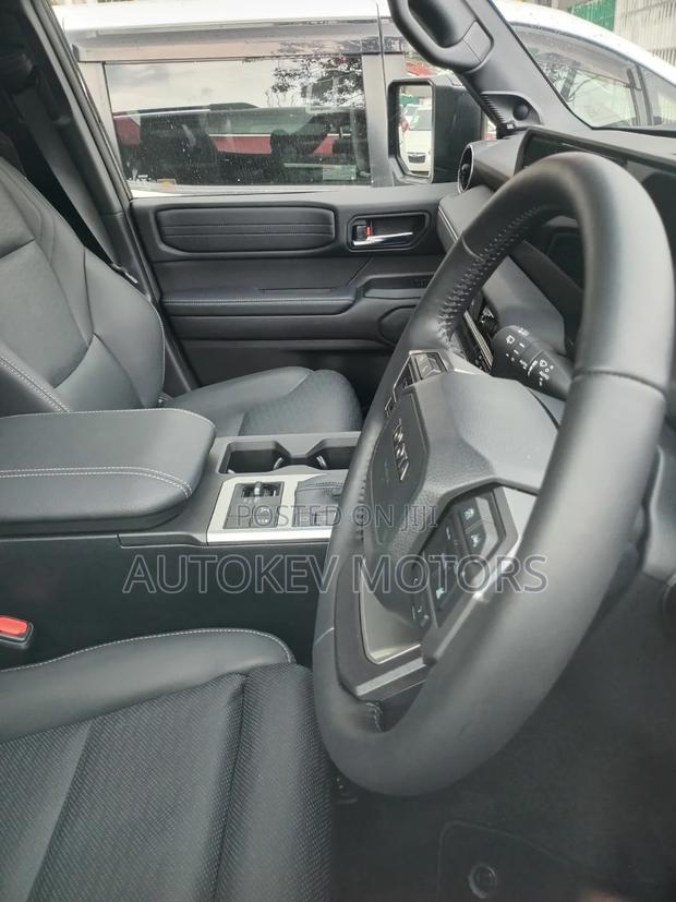 Toyota Land Cruiser 2022 White