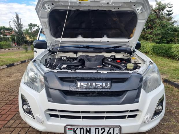 Isuzu D-MAX 2024 Off white