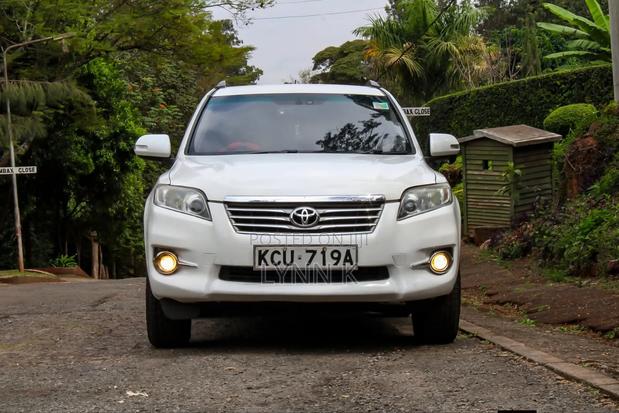 Toyota Vanguard 2013 White
