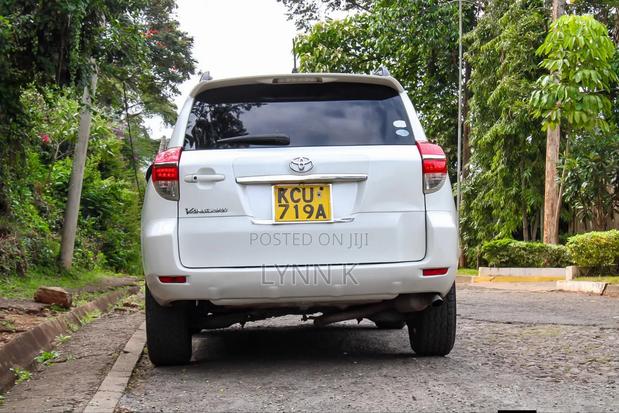 Toyota Vanguard 2013 White