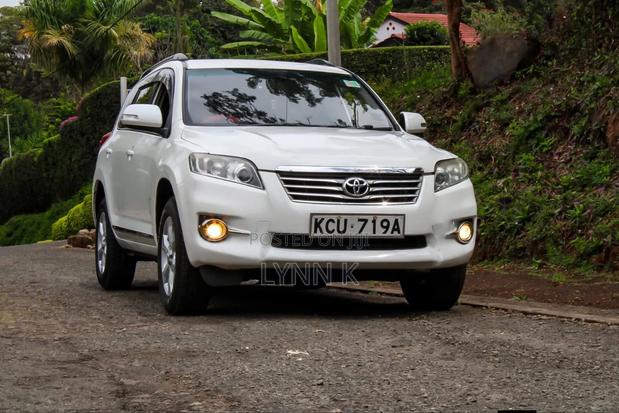 Toyota Vanguard 2013 White