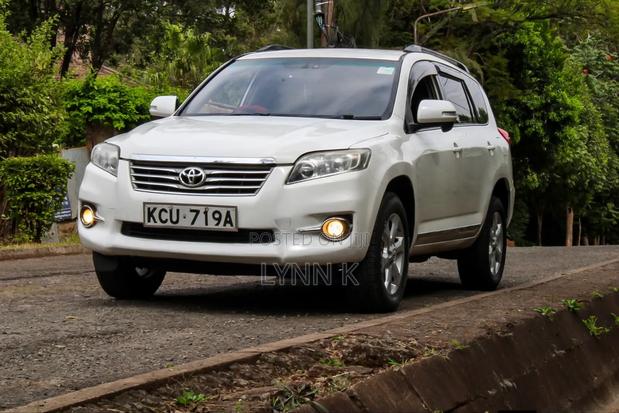 Toyota Vanguard 2013 White