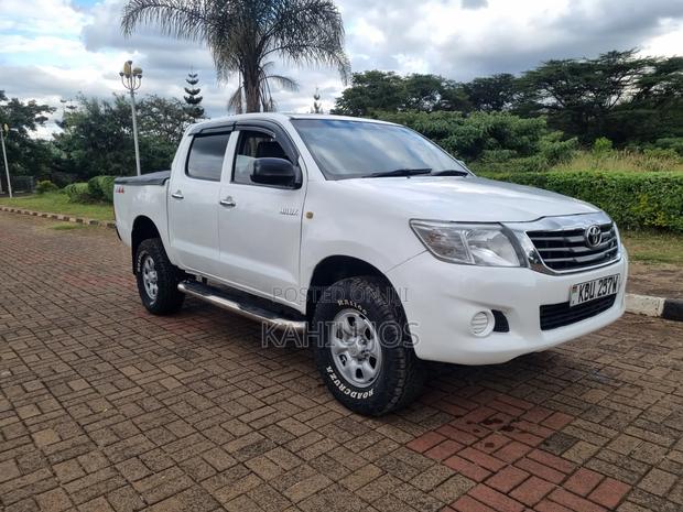 Toyota Hilux 2013 White