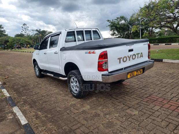 Toyota Hilux 2013 White