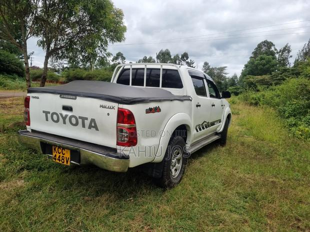 Toyota Hilux 2014 White