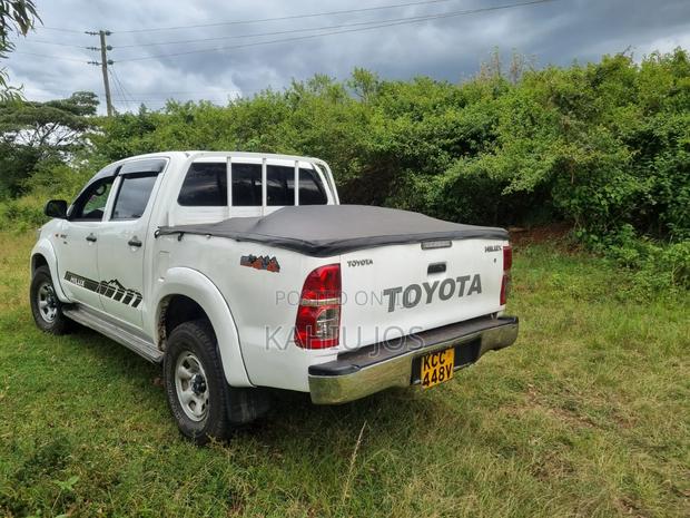 Toyota Hilux 2014 White