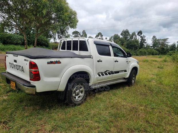 Toyota Hilux 2014 White
