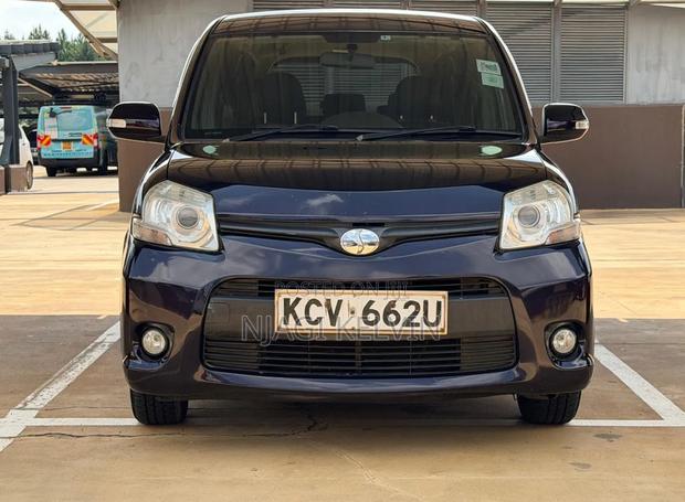 Toyota Sienta 2012 Black