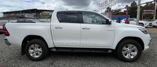 Toyota Hilux 2019 White