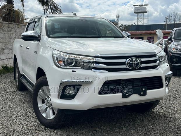 Toyota Hilux 2019 White