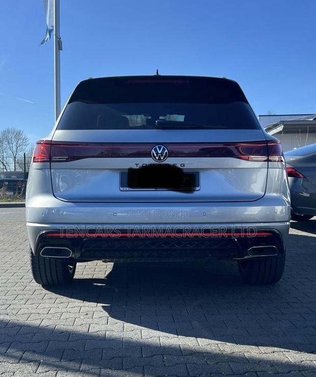 Volkswagen Touareg 2025 Silver