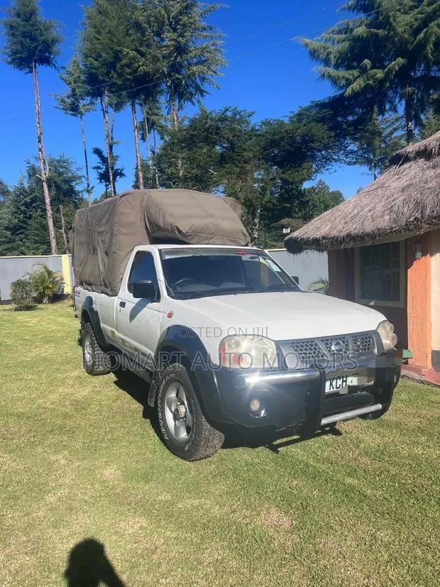 Nissan Hardbody 2016 White