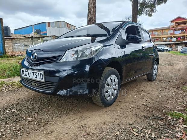 Toyota Vitz 1.3 FWD 5dr 2012 Black