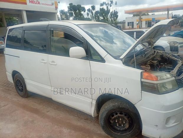 Toyota Noah 2.0 158hp AWD (7 Seater) 2007 White