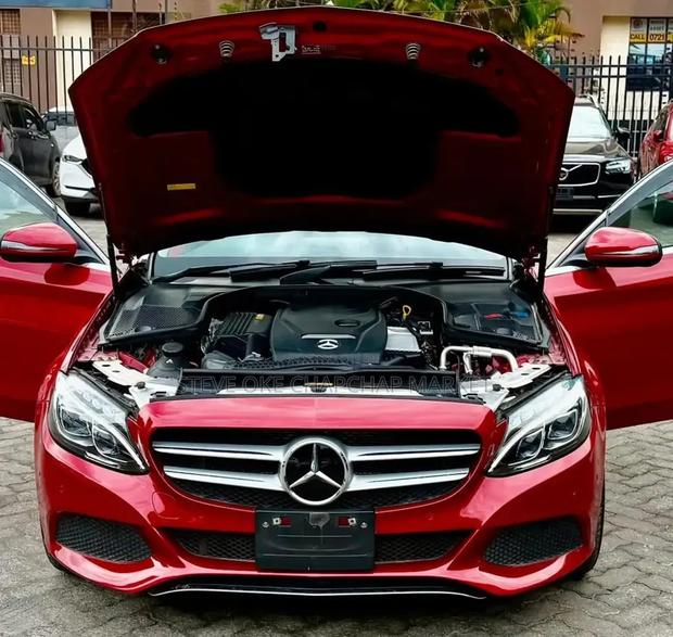 Mercedes-Benz C200 2018 Red