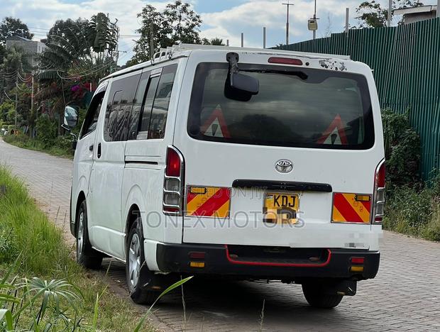 Toyota HiAce SV Premium 2013 White
