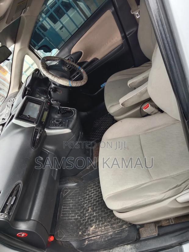 Toyota Wish 2012 Silver