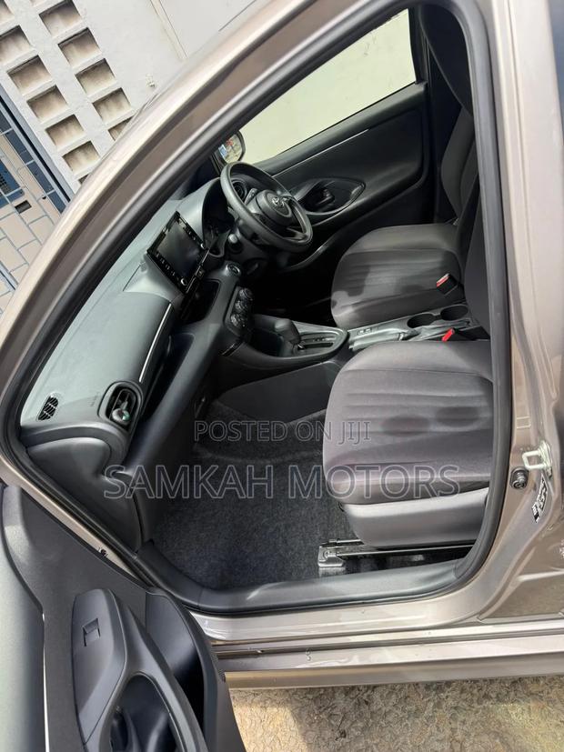 Toyota Yaris 2020 Gray