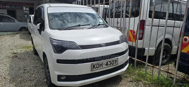Toyota Spade 2017 White