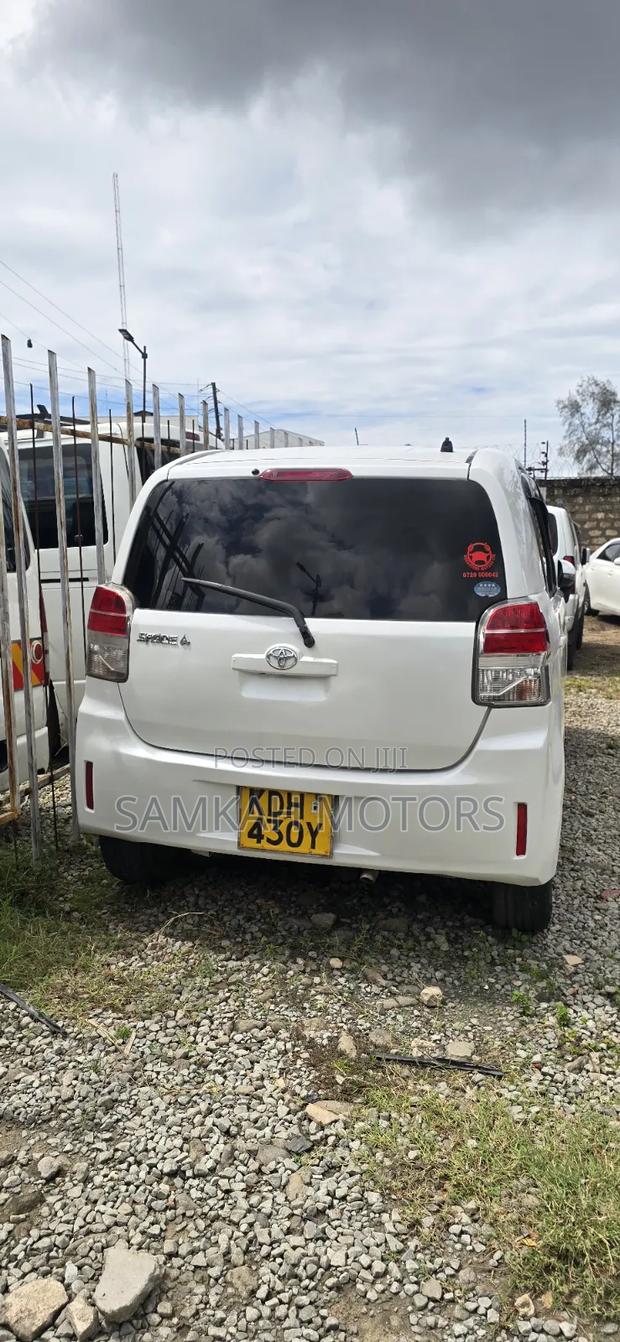 Toyota Spade 2017 White