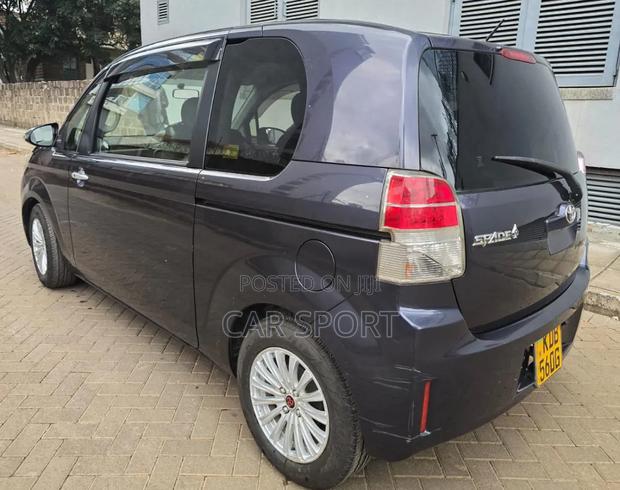 Toyota Spade 2013 Blue