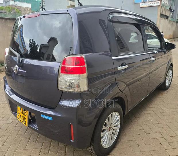 Toyota Spade 2013 Blue