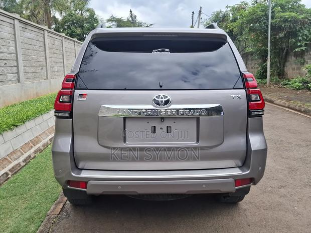 Toyota Land Cruiser Prado 2.8 2019 Gray