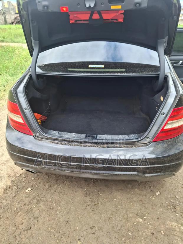 Mercedes-Benz C200 2012 Black