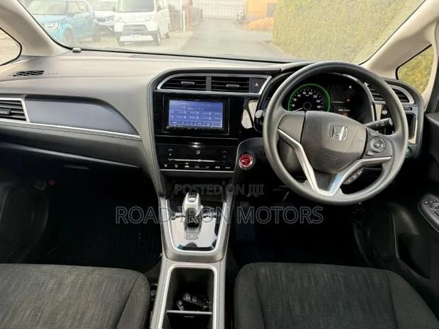 Honda Fit Shuttle 1.5 Hybrid 2WD 2020 Silver