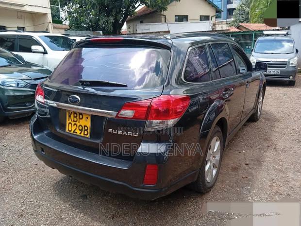 Subaru Outback 2.5i Premium 2010 Gray