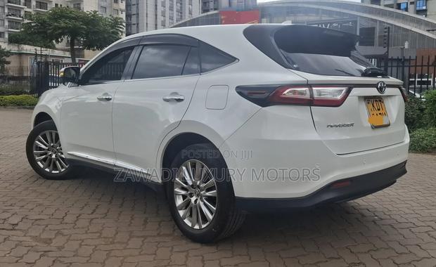 Toyota Harrier 2.0 2018 White