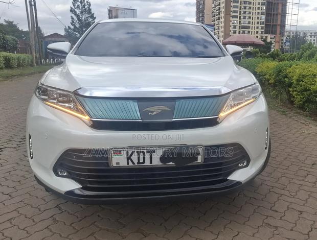 Toyota Harrier 2.0 2018 White