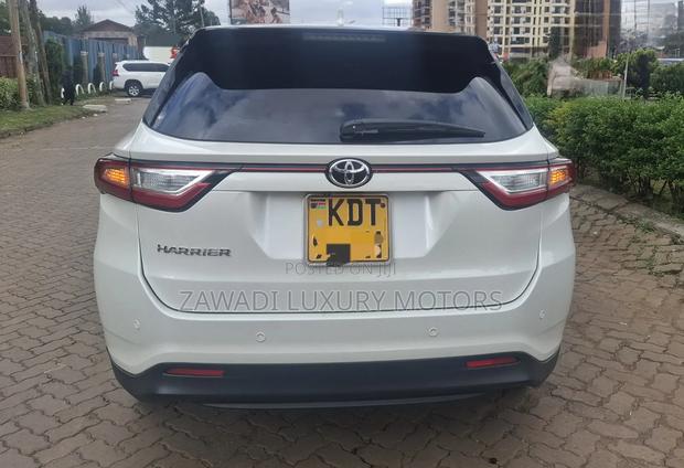 Toyota Harrier 2.0 2018 White