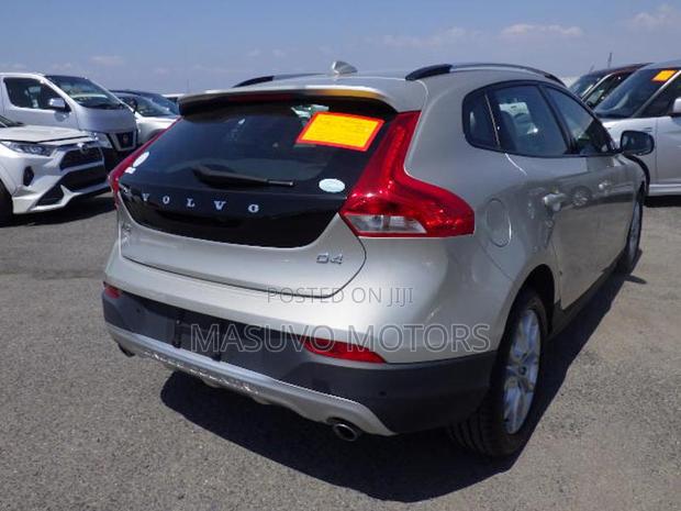 Volvo V40 2019 Beige