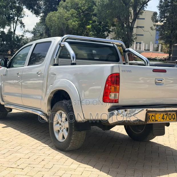 Toyota Hilux 2010 Silver