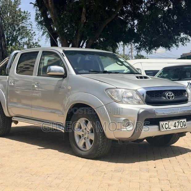Toyota Hilux 2010 Silver