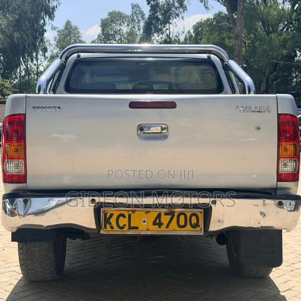 Toyota Hilux 2010 Silver