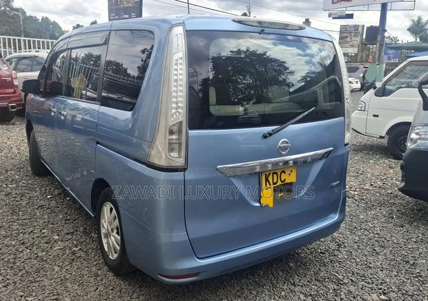 Nissan Serena 2014 Blue