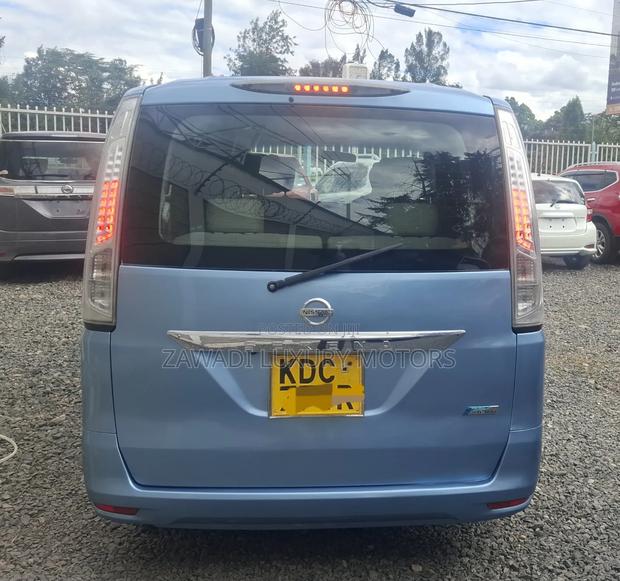 Nissan Serena 2014 Blue