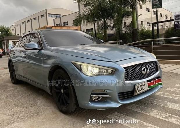 Nissan Skyline 2014 Blue