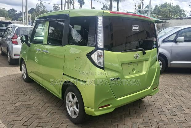 Toyota Tank 1.0 FWD 2018 Green