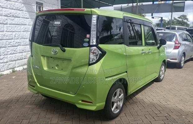 Toyota Tank 1.0 FWD 2018 Green