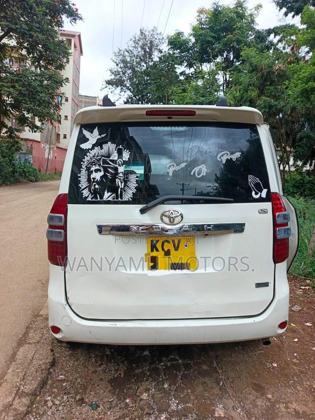 Toyota Noah 2013 White
